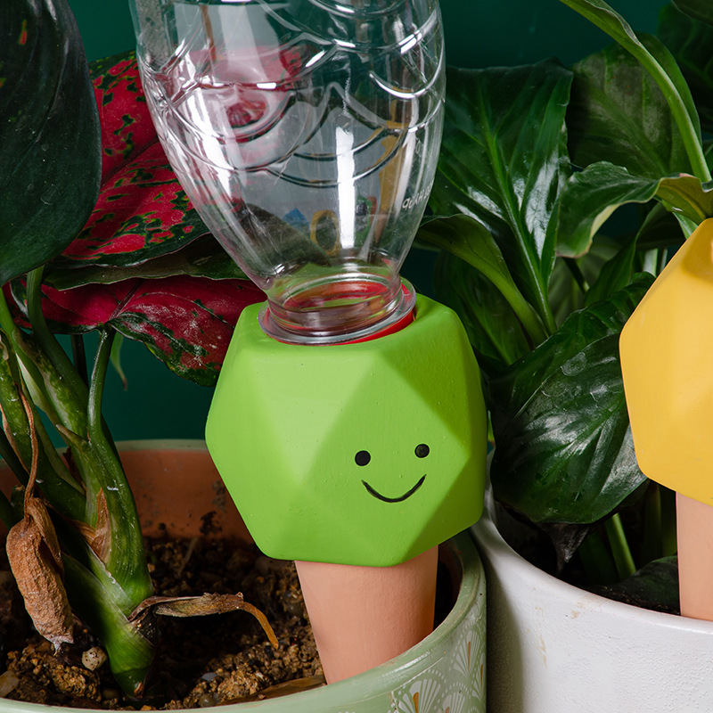 植物散水装置、自動散水プランターインサート、植物自動休暇散水 - Self Watering Insert のレビューと価格